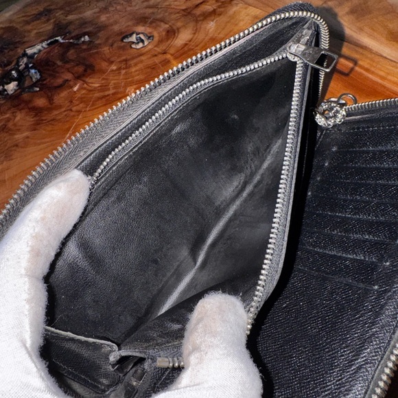 Louis Vuitton
Damier Graphite Pattern Coated Canvas Zippy Organizer Wallet - Picture 10 of 16